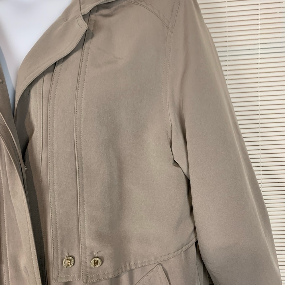 Long khaki trench coat with liner - Picture 3 of 13